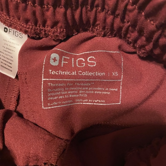 Figs Burgundy Scrub Set - Picture 3 of 8